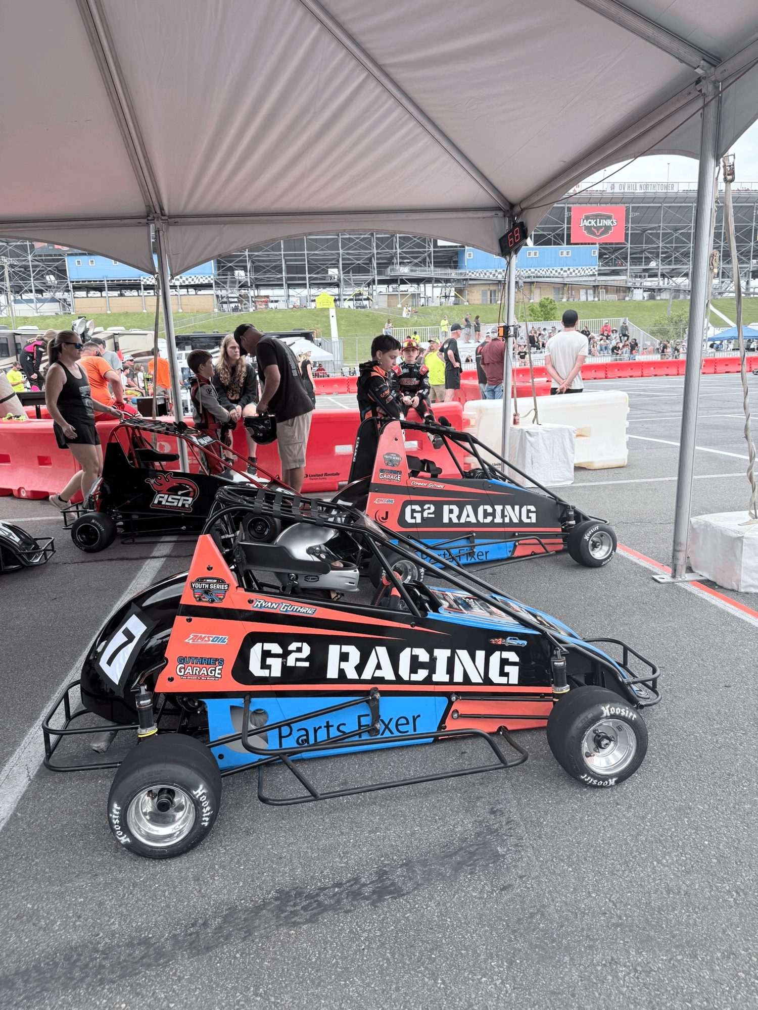 G² Racing cars in staging before a national race